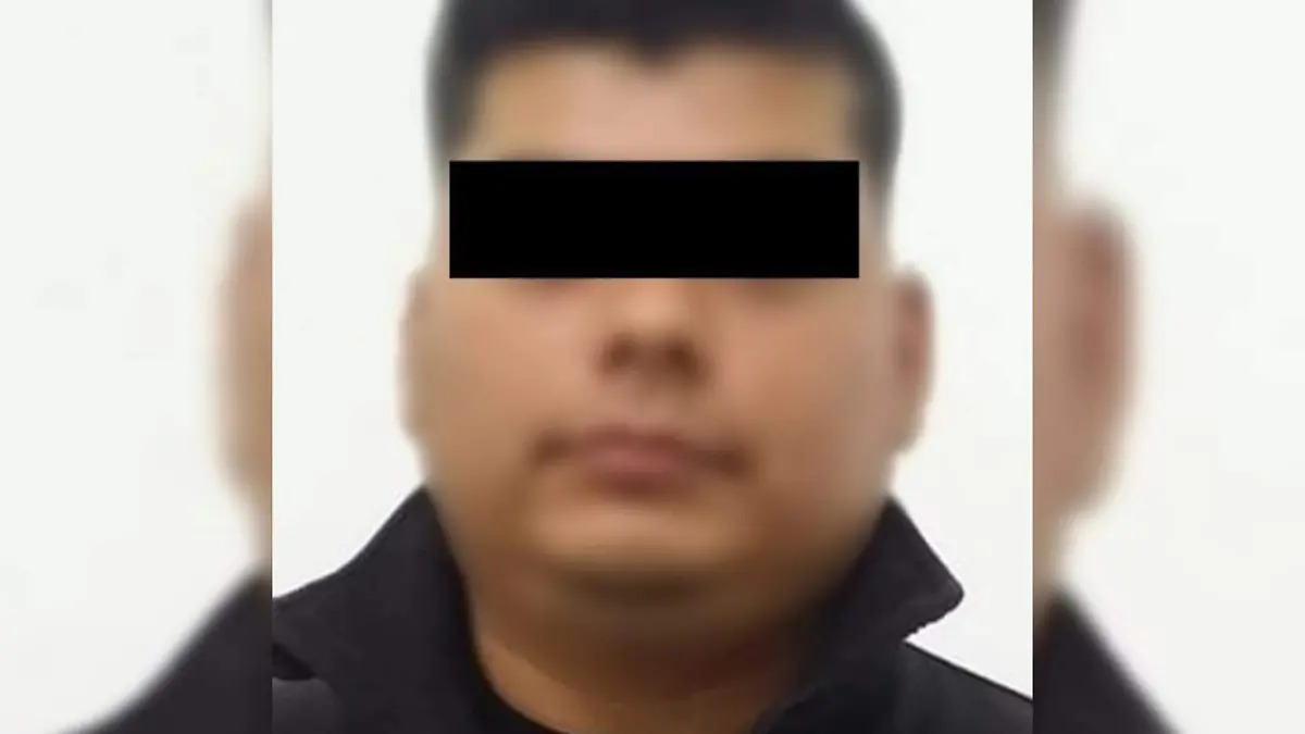 Policía detenido